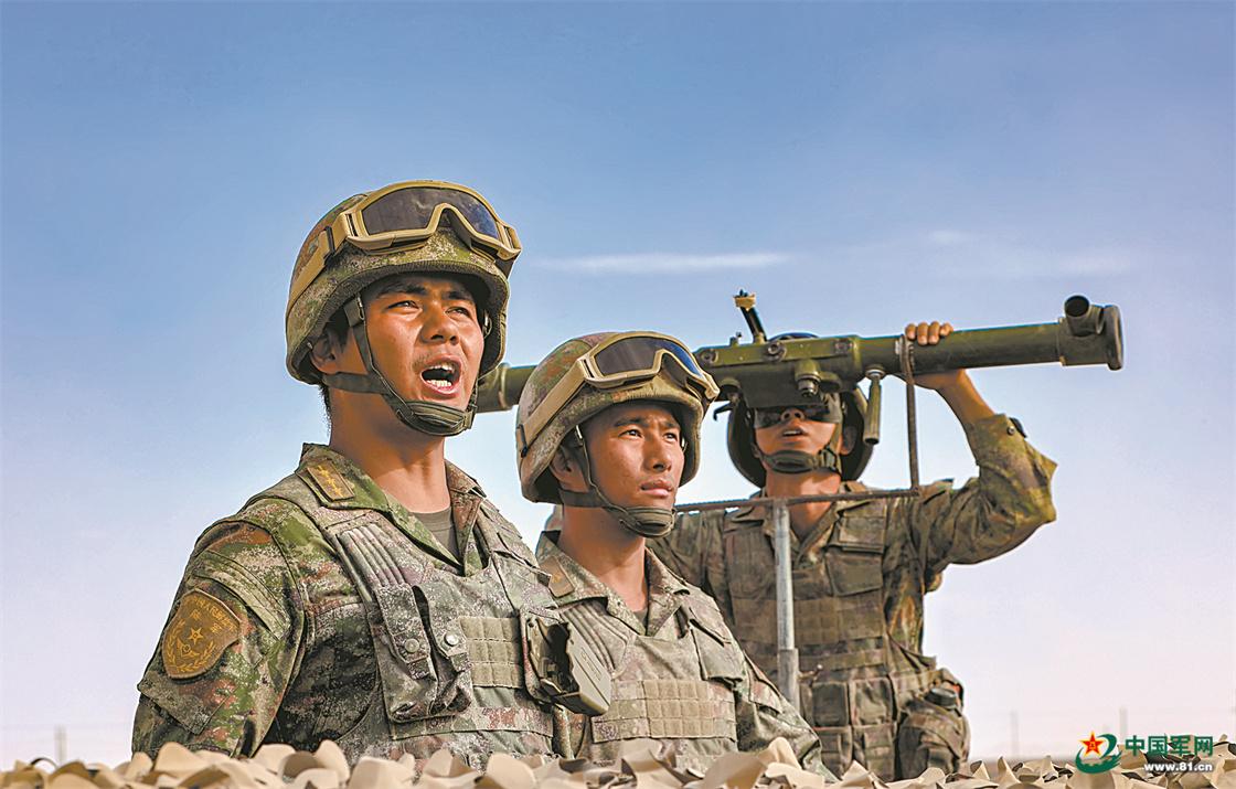 利劍出鞘刺蒼穹！陸軍某旅開展跨晝夜實彈戰術演練