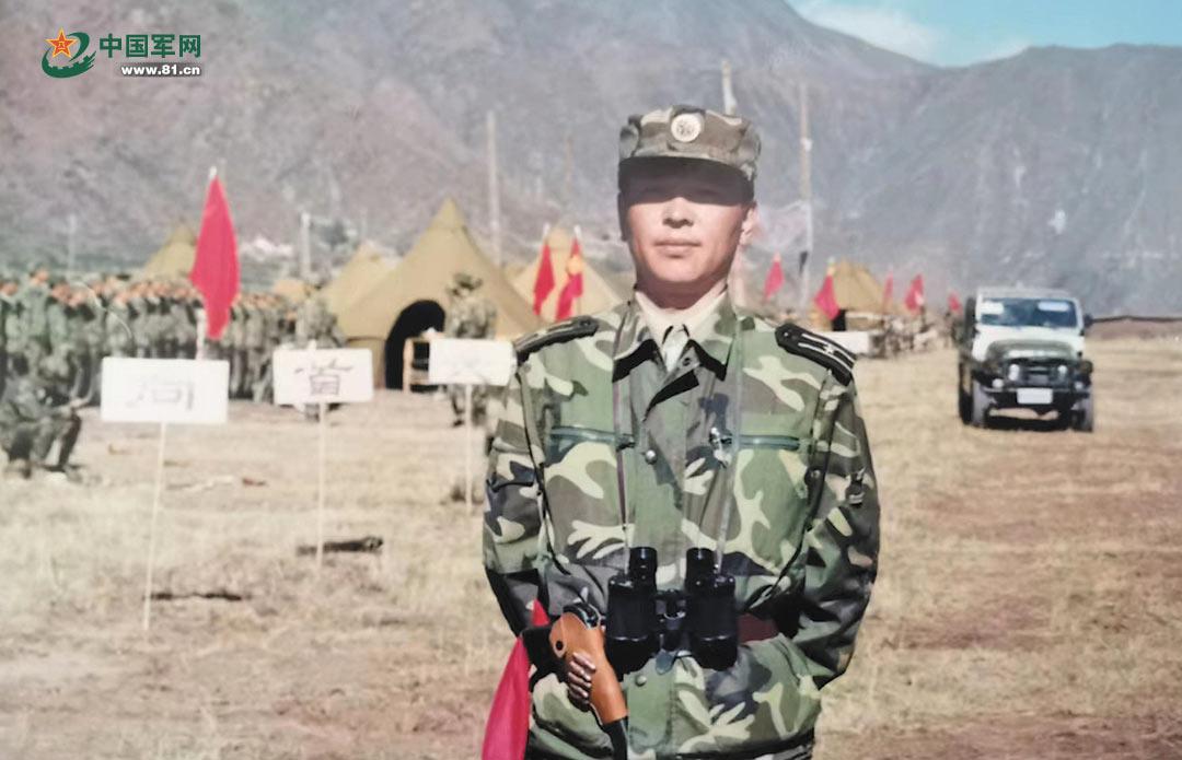 “八一”那天，他向父親發出了一個遠程邀請……