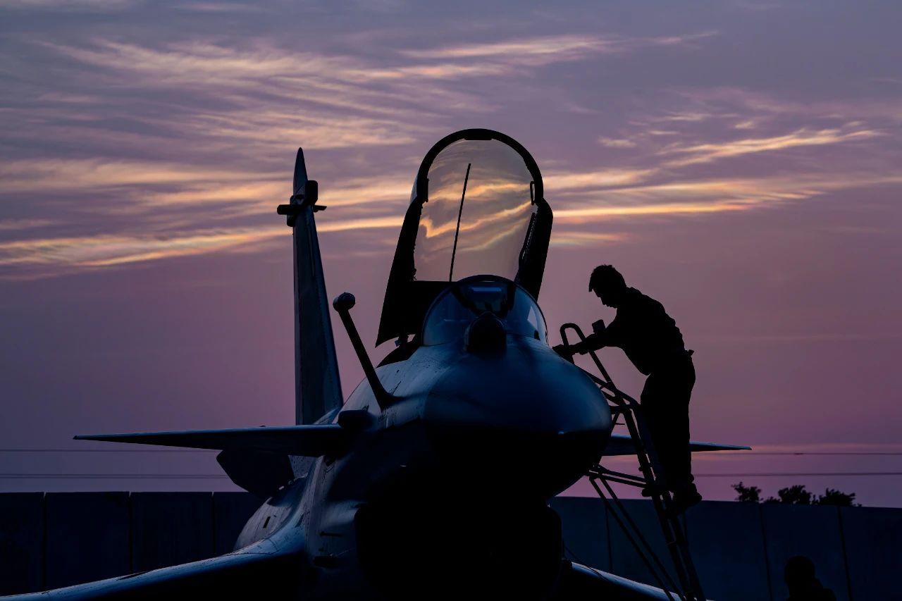 跨晝夜飛行訓練！長空亮劍破雲霞