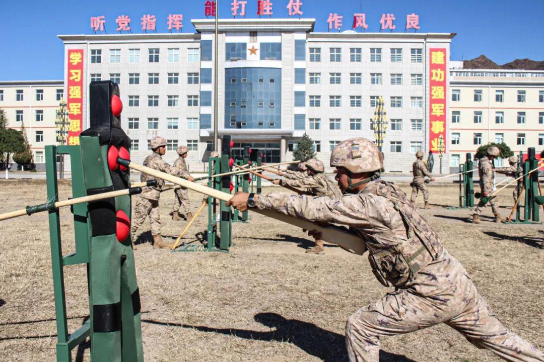 近身搏鬥、殺聲震天，逢敵亮劍的血性這樣砥礪……