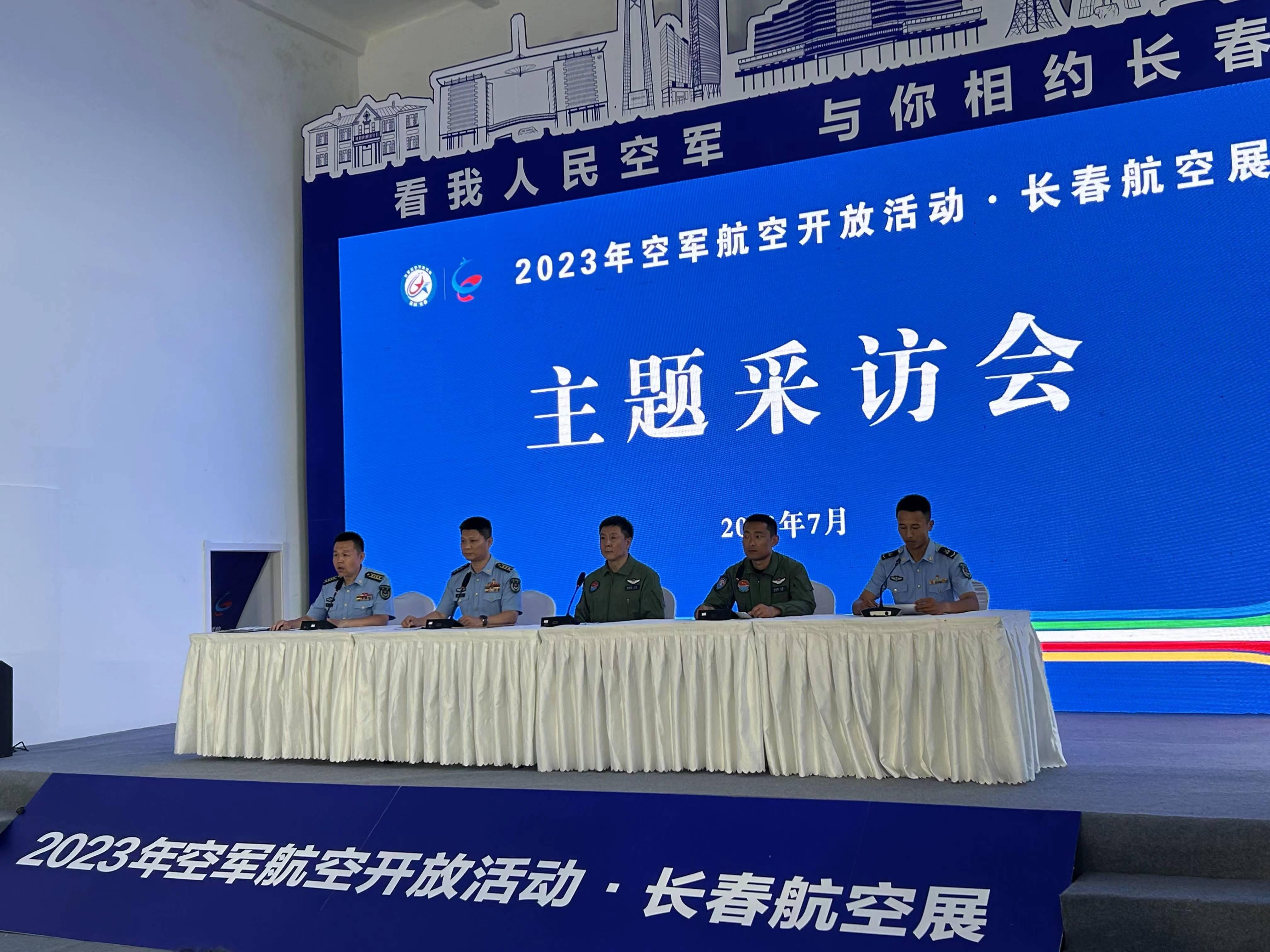 轟-6K飛行員披露“拂曉繞臺”細節：對方逼近干擾，底氣十足喊話驅離