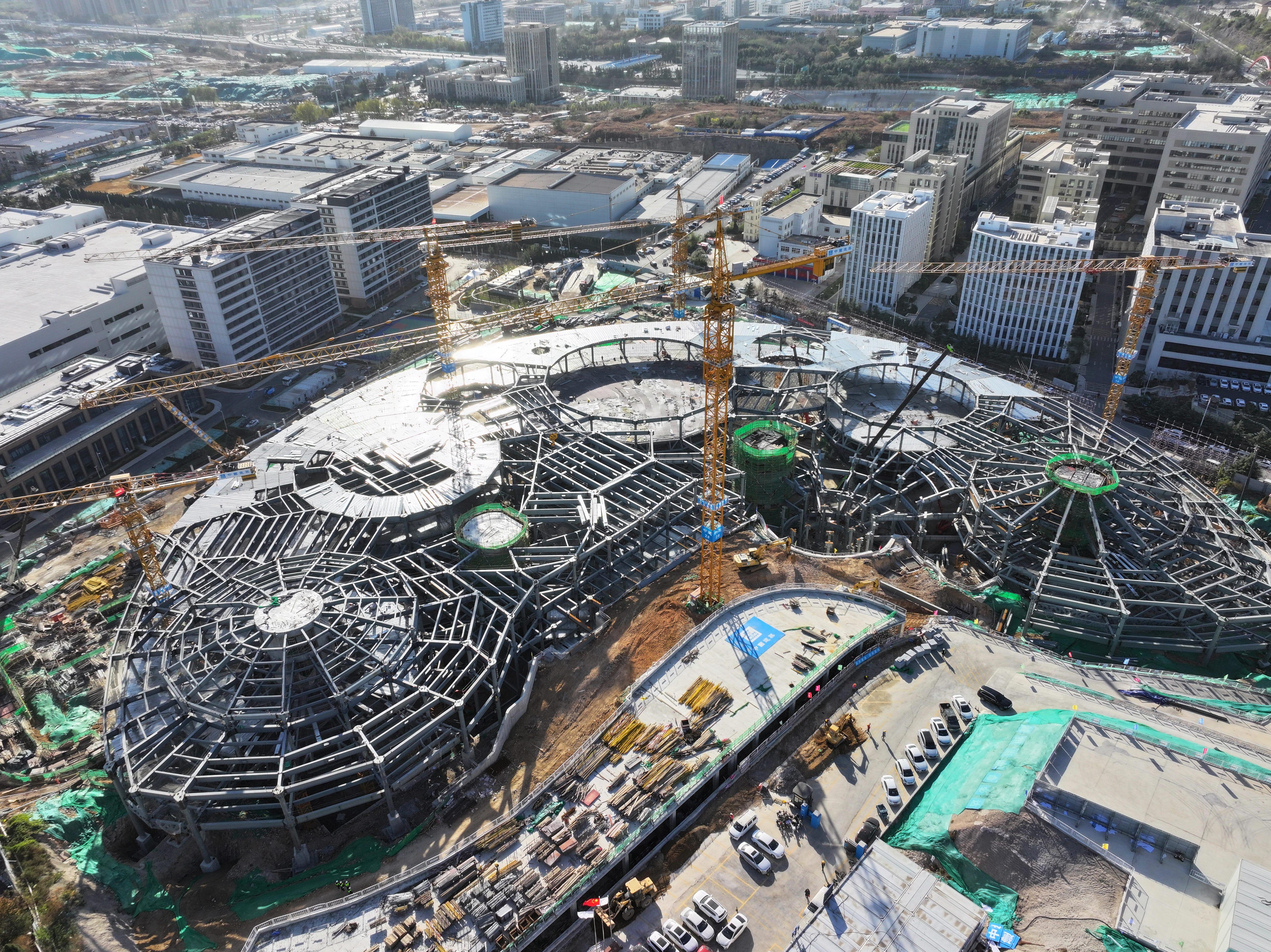 青島虛擬現實創享中心鋼結構主體封頂