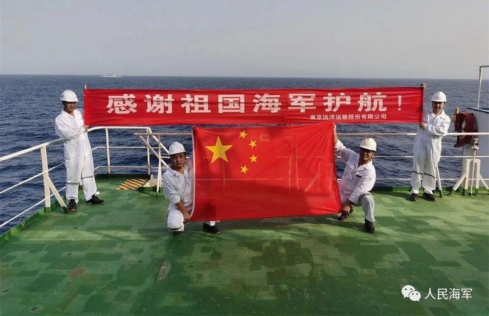 亞丁灣上，這條橫幅走心了！