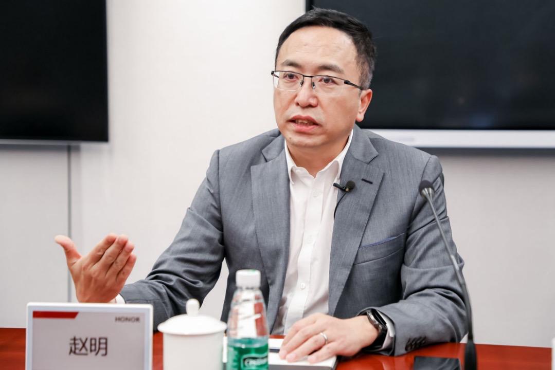 榮耀趙明談“獨立三週年”：打破邊界，走出一片“海闊天空”