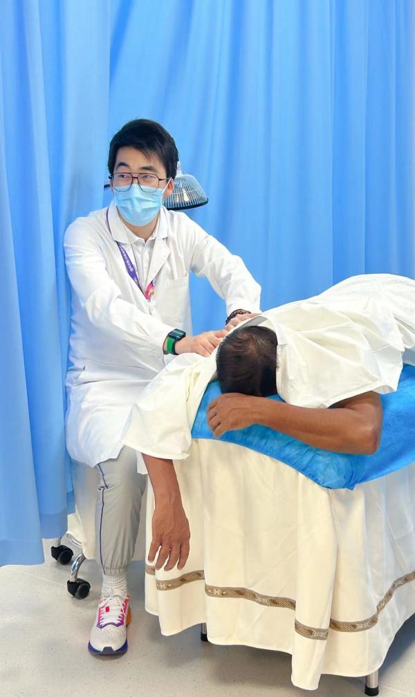 杭州亞運村拔罐醫生：拔不完真的拔不完，每天上午就預約滿了