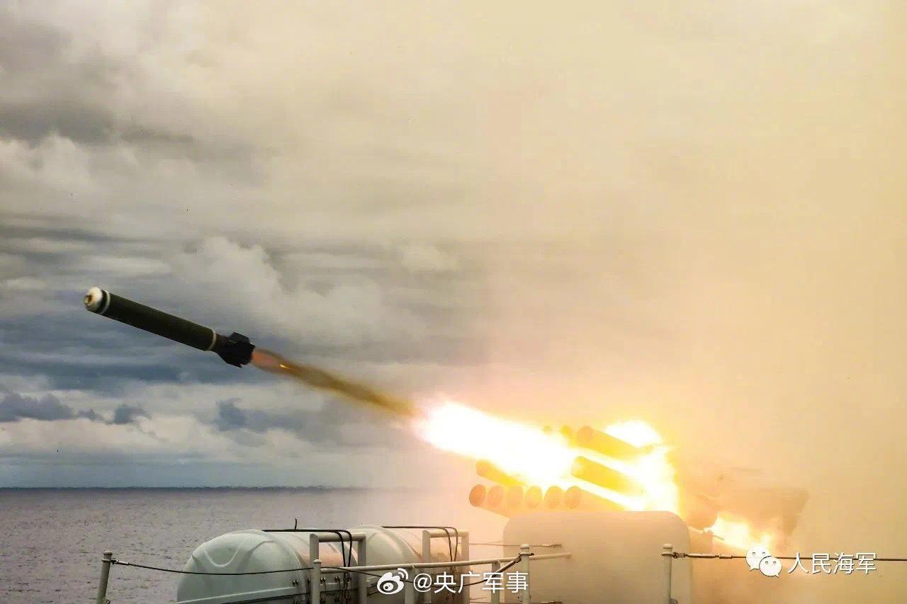 南海海域！數艘艦艇跨海區協同攻防演練