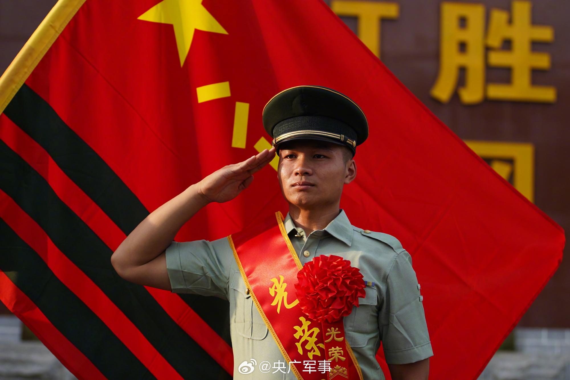 不捨！再道一聲珍重，再敬一次軍禮