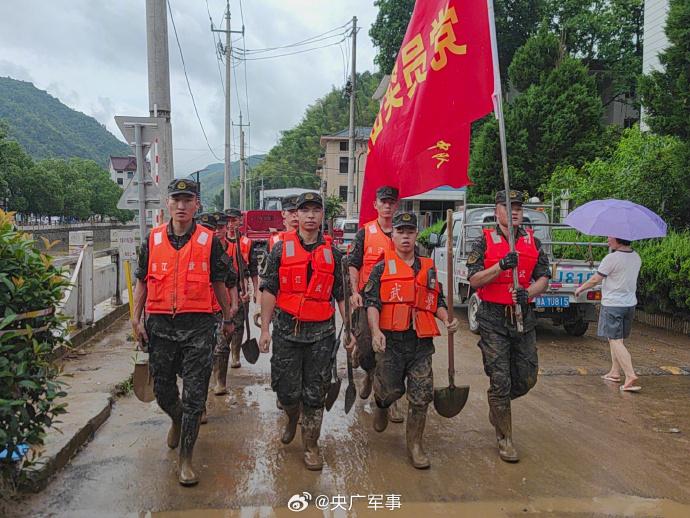 浙江杭州富陽區突降暴雨！武警浙江總隊杭州支隊官兵火速馳援