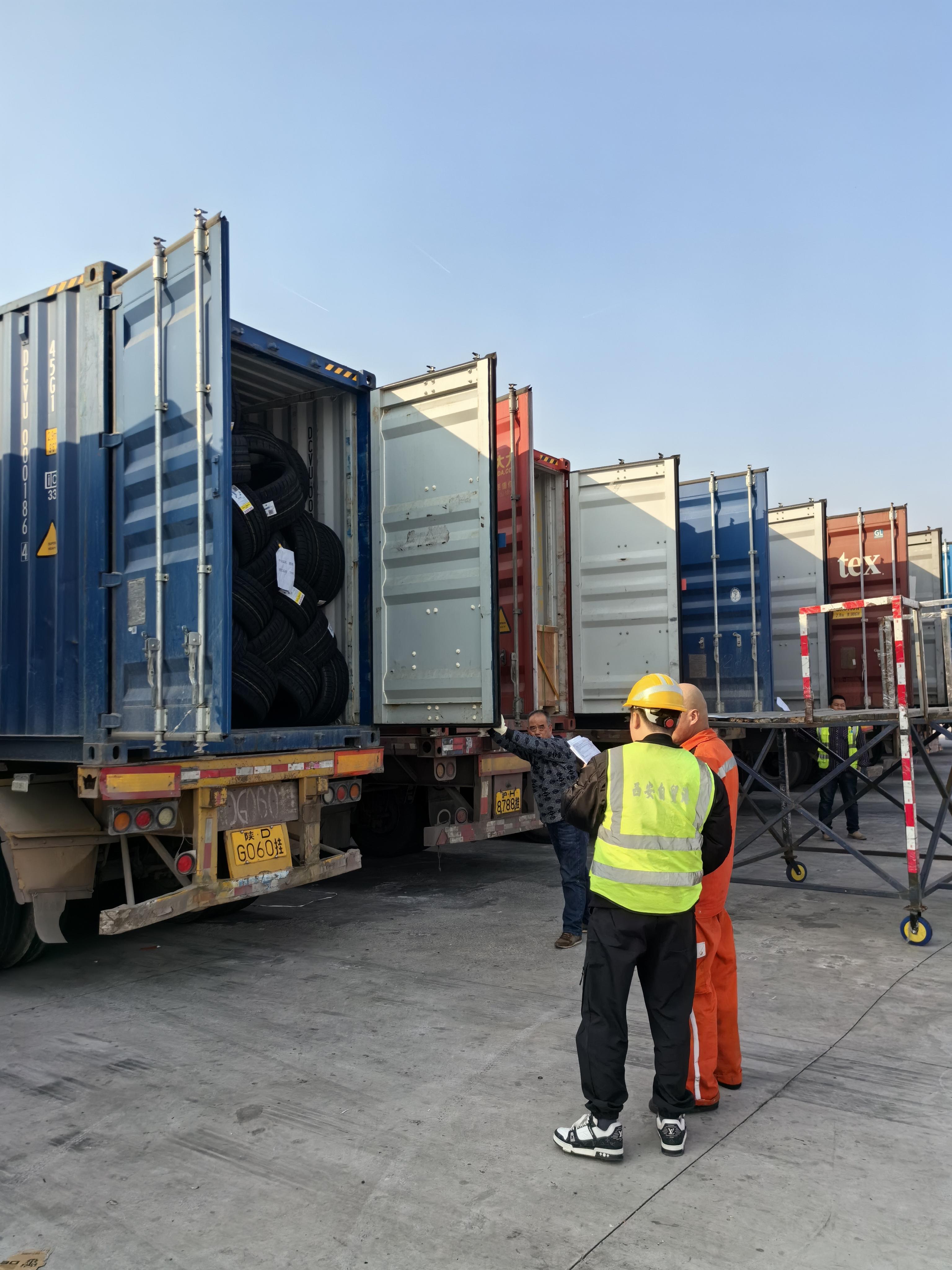 新春走基層丨馳而不息的鋼鐵駝隊——春節探班中歐班列長安號