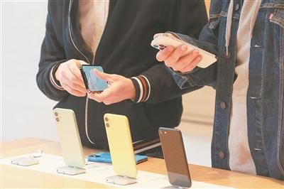 某品牌手機輻射超標引消費者擔憂 手機輻射會不會危害健康
