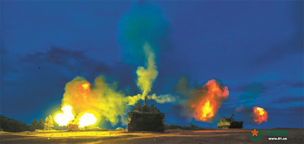 星夜出擊！第74集團軍某旅炮兵營開展跨晝夜實彈射擊演練