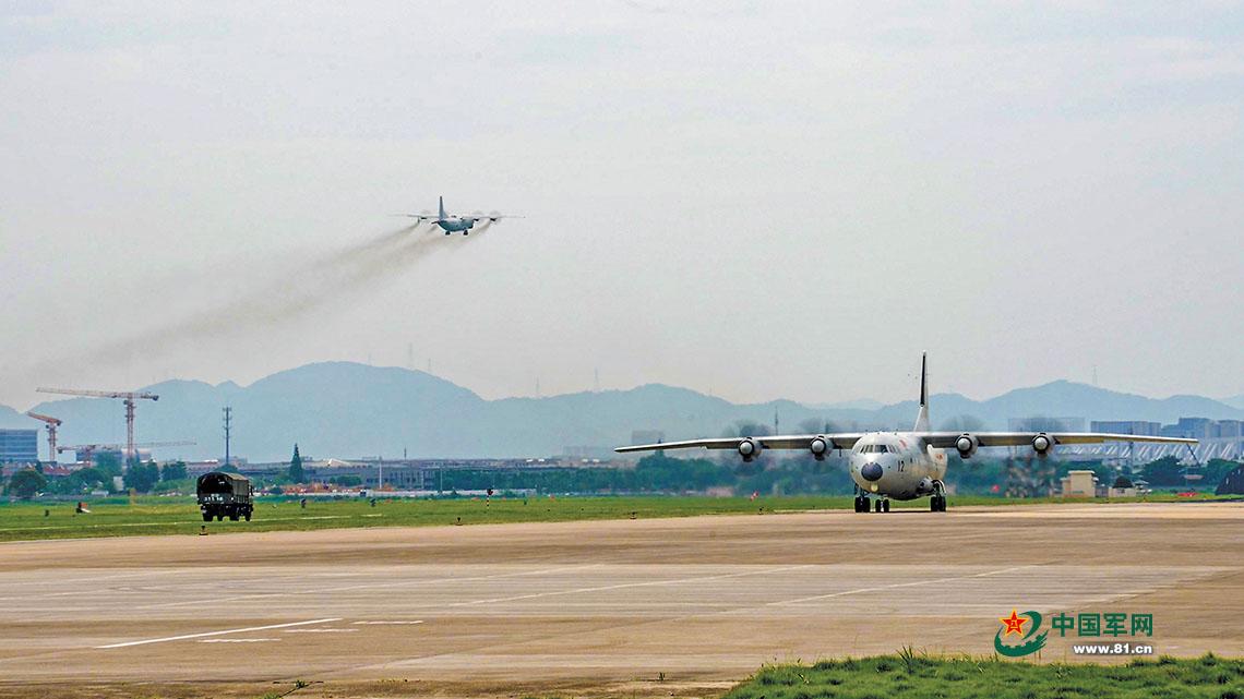 東部戰區海軍航空兵某團組織實戰化反潛訓練