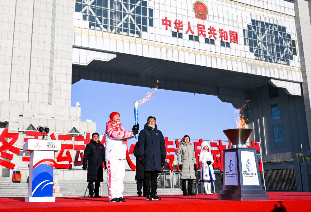 “十四冬”火炬在內蒙古呼倫貝爾傳遞