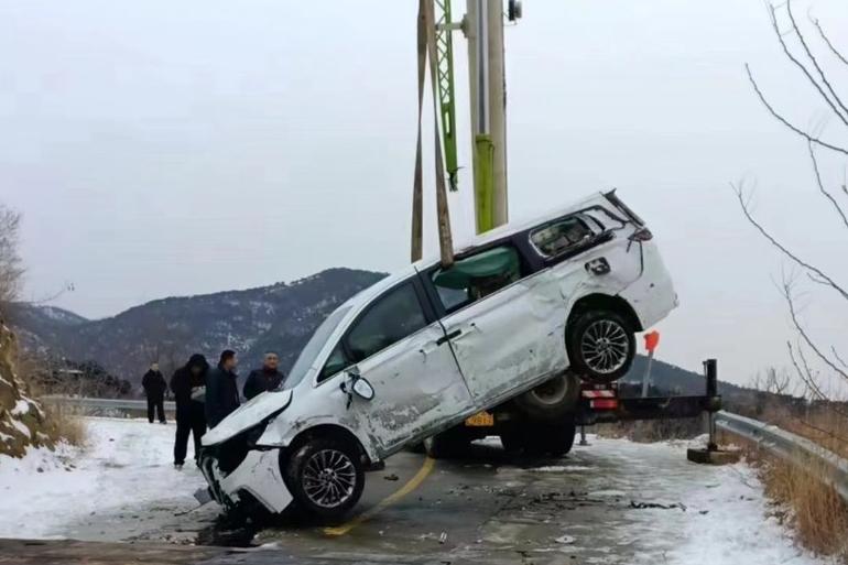 MPV守護安全，濟寧車主雪天墜崖未受傷！