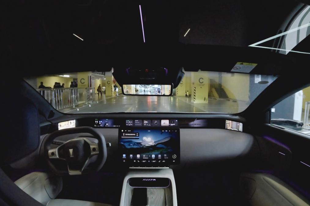 阿維塔12首測全國首個5G-A智泊停車場
