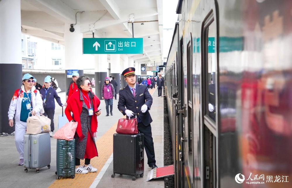 黑龍江開行今年首趟港澳“銀髮”旅遊專列