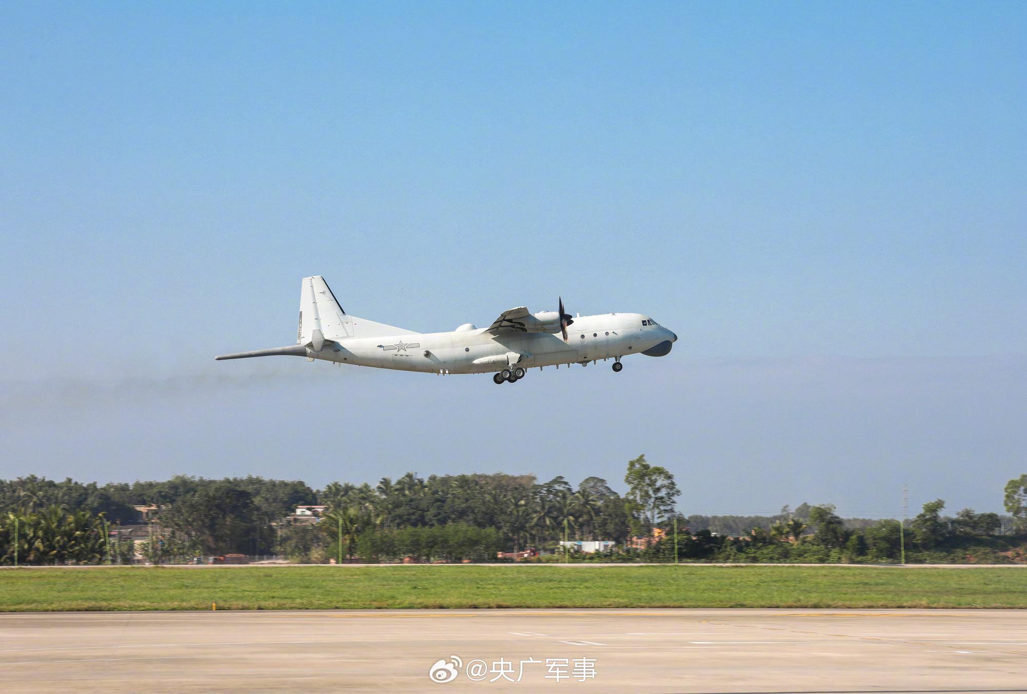 戰鷹出擊！海軍航空兵開展反潛飛行訓練