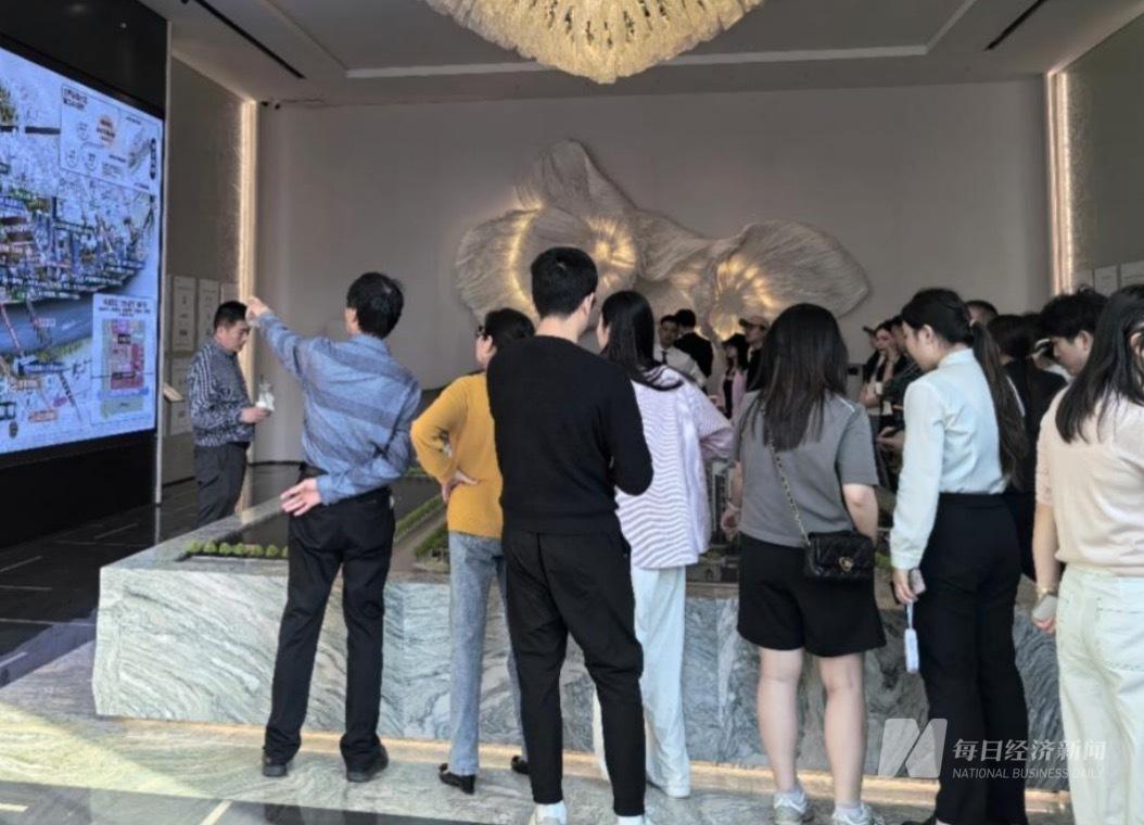 有項目售樓處限流，有項目臨時加推一棟樓，上海“五一”假期看房人熱情高漲