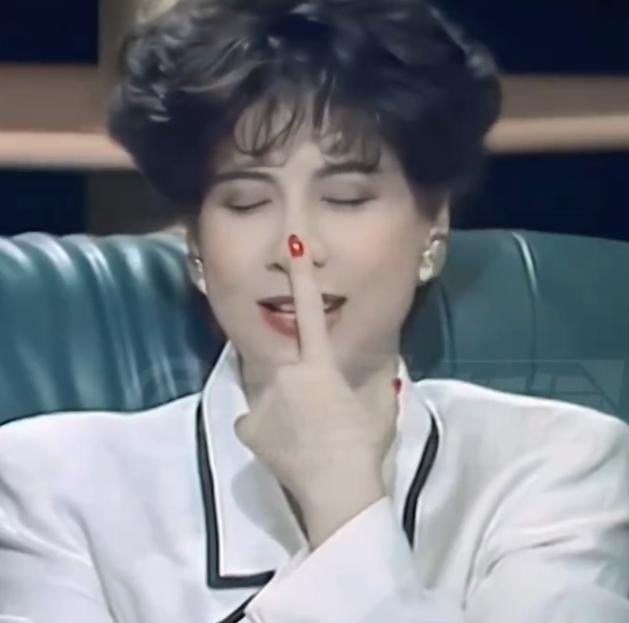 “全被偷光了！”女歌手甄妮在倫敦乘機行李被盜，損失近20萬元