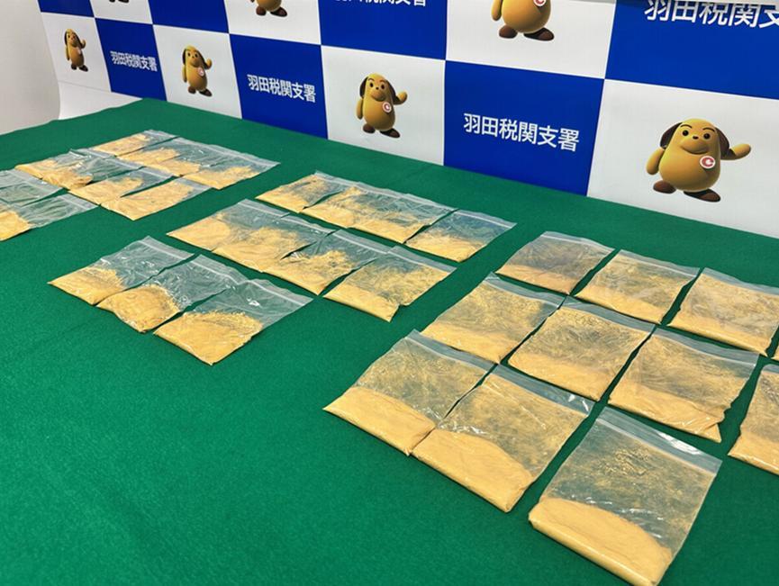 日本警方逮捕3女1男：被指內衣藏8公斤黃金