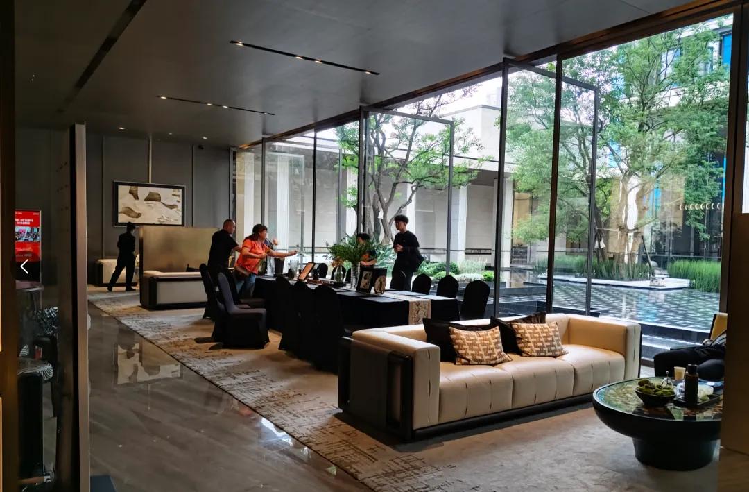 成都樓市“銀十”開啓：開發商積極推貨，有新盤售樓處座無虛席