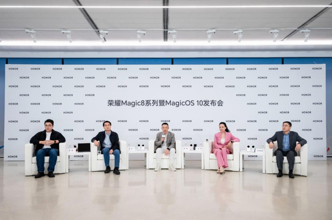 對話榮耀高管：AI與用戶共同成長，打開未來生活方式想象空間