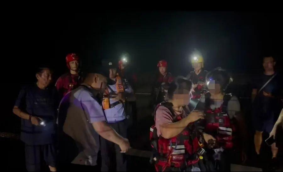 上海兩女子深夜遇險被困！竟是爲了解饞！警方提醒