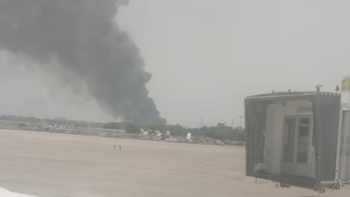 印度航空公司一架飛往英國的客機墜毀，印度民航部部長髮聲：震驚、悲痛