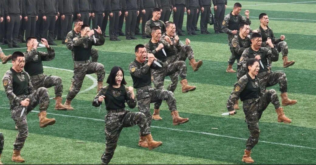 太帥了！武警女兵匕首操英姿颯爽！