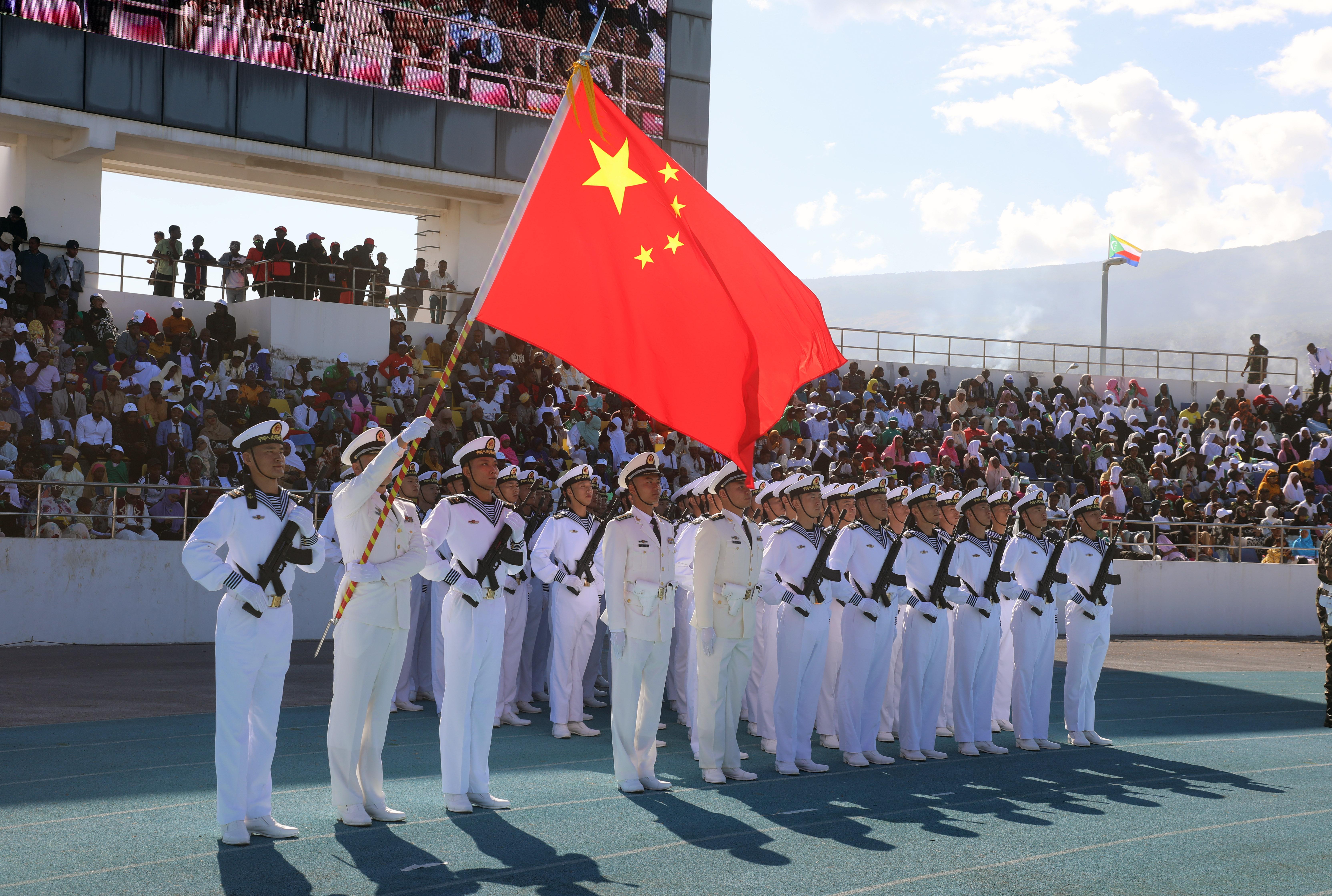 中國人民解放軍駐吉布提保障基地分隊參加科摩羅獨立50週年閱兵活動