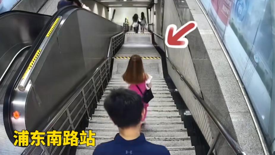上海女子地鐵站丟失2萬元戒指！後面男子的一個動作成破案關鍵