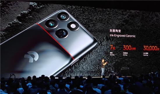 蔚來發布全新NIO Phone，配備業界最深彎折屏幕
