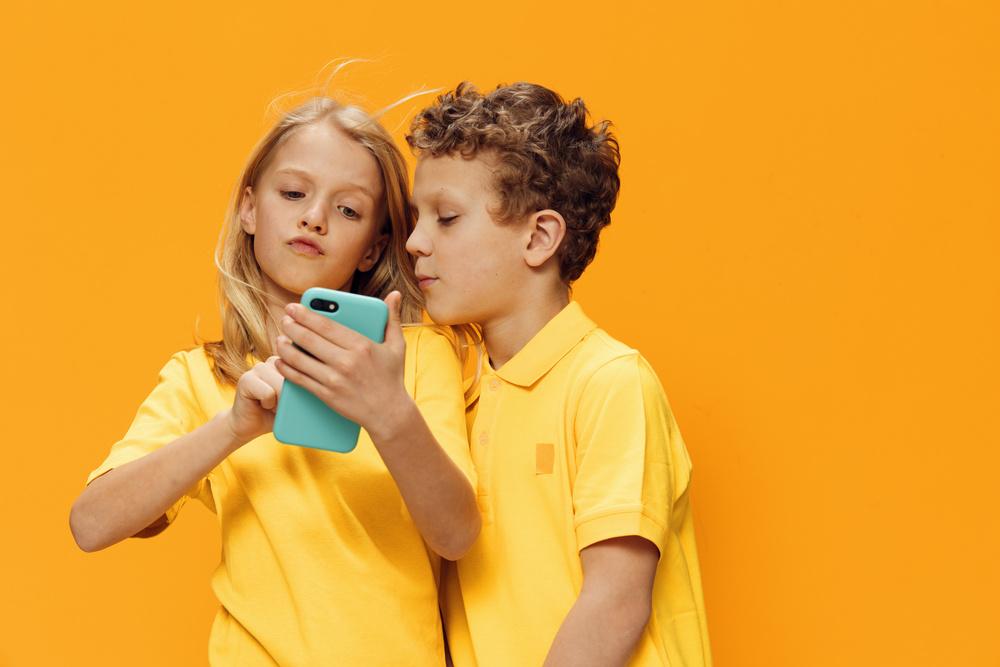 外媒：英國進一步邁向全面禁止學生在校使用手機