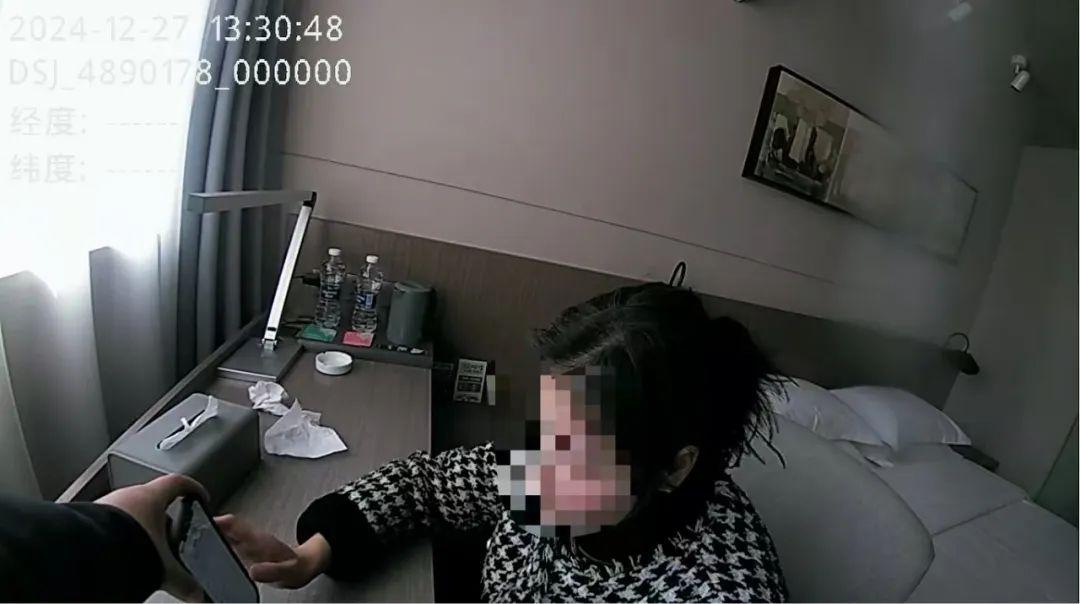 妻子出門買菜，結果被發現去了酒店給騙子轉賬，幸虧民警及時趕到……