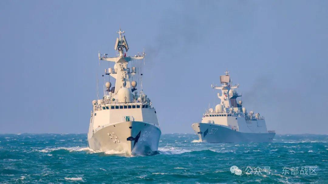 利劍出擊，開火！東部戰區海軍某驅逐艦支隊多艘艦艇開展實兵實彈演練