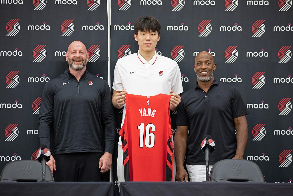 身高2.18米，楊瀚森被開拓者隊選中！NBA又有了“中國大個子”