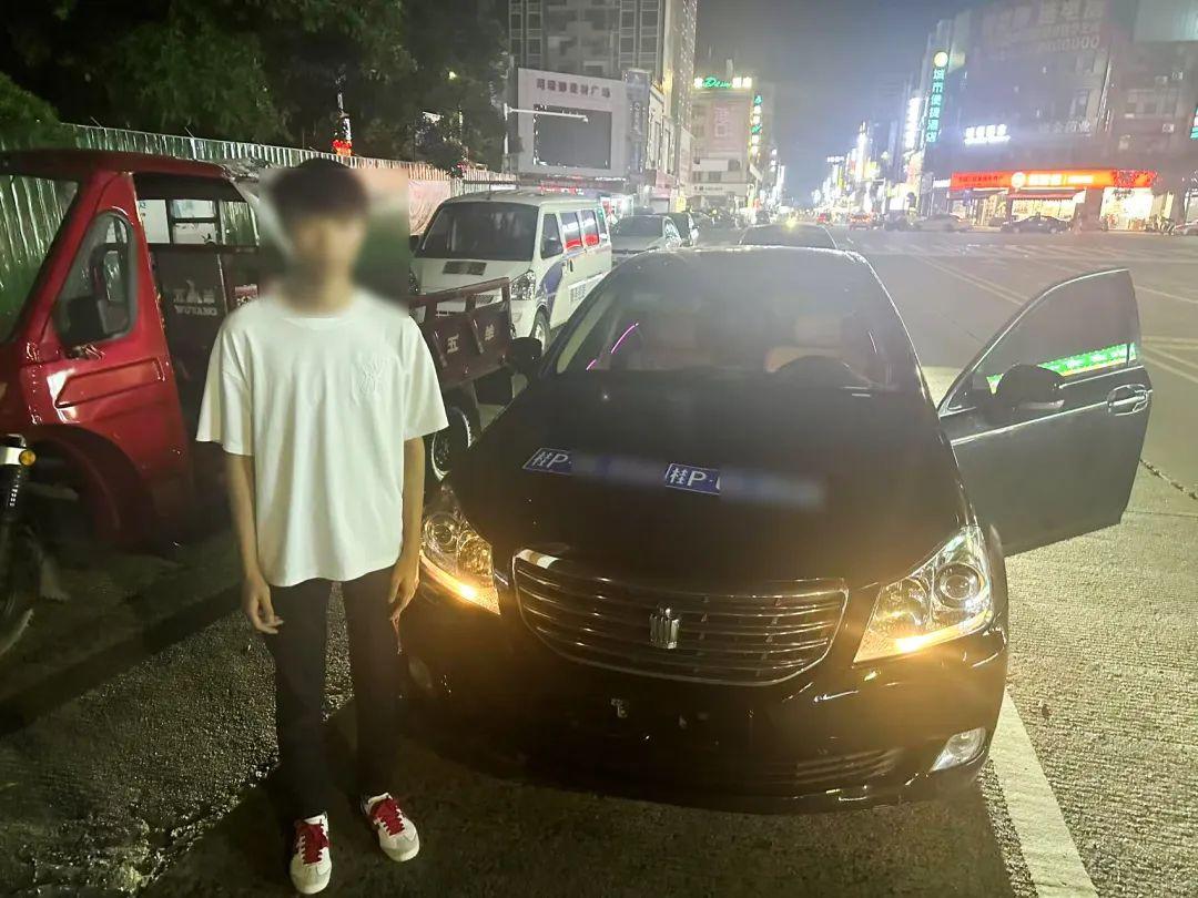 黑布遮牌！無證駕駛！兩少年“玩車”被查獲