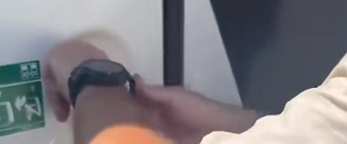 中國一旅行團在意大利被洗劫一空，遊客都懵了：喫飯20來分鐘，回來大巴車內財物全沒了，損失得有好幾十萬