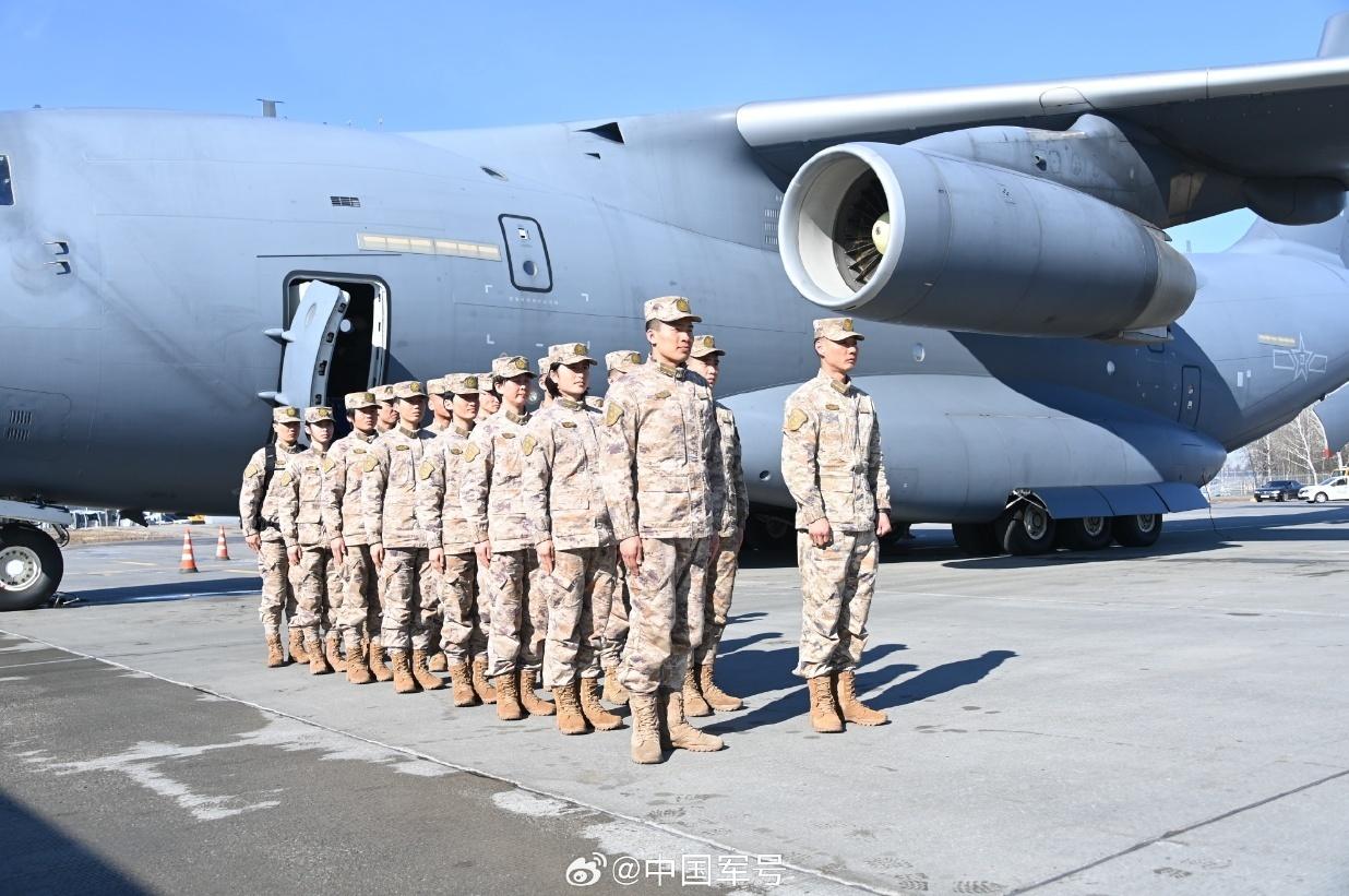 中國陸軍赴俄參賽隊乘運-20抵達莫斯科
