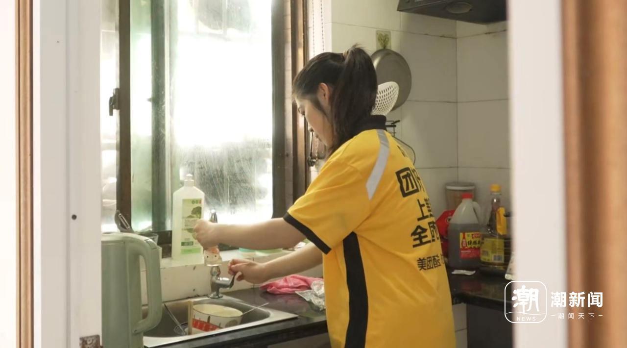 杭州腦癱女騎手差評多？美團：差評自動免責，孩子未來學費全包