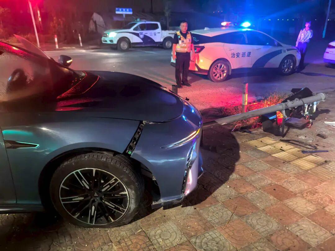 醉漢堅稱沒開車，卻因白鞋露了餡，上海警方：五年內不得開車