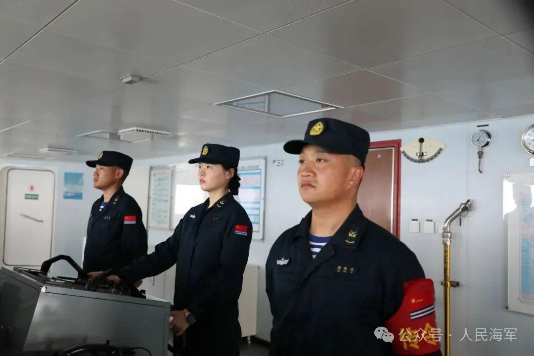 霧海出擊，火力全開！南部戰區海軍開展實戰化訓練