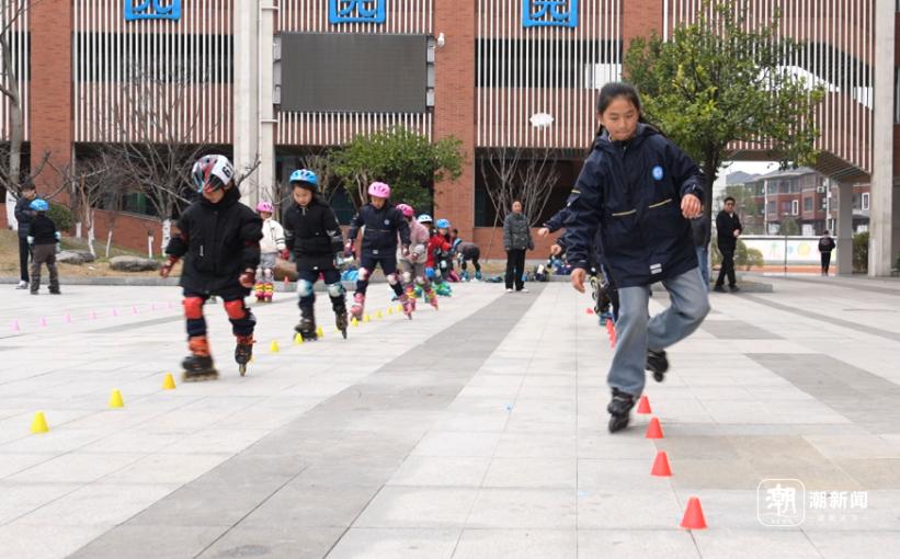 現實版小哪吒！浙江8歲女孩踩着“風火輪”衝向全國