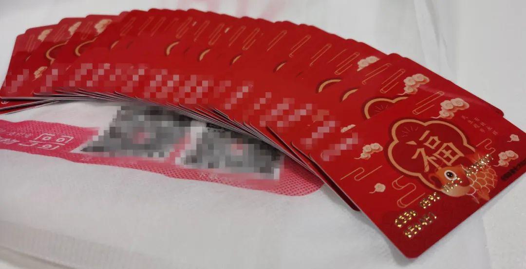 爲了能“約”美女，杭州小夥狂買97張千元購物卡……