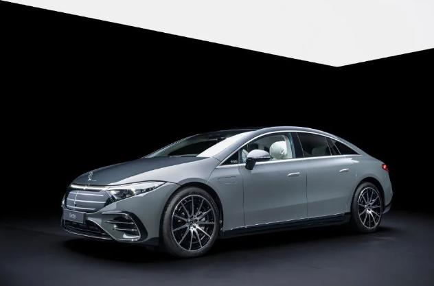 梅賽德斯-奔馳發佈2025款EQS電動汽車，新設計更貼近S級風格