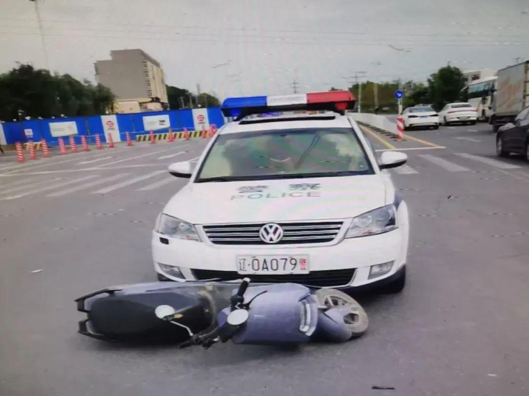 離譜！私家車改警車出事故後露餡