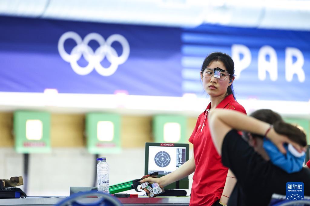 射擊——女子10米氣手槍：中國選手李雪、姜冉馨晉級決賽