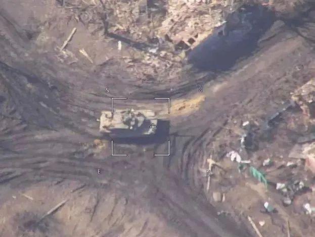 樞密院十號：首殺！烏軍M1A1主戰坦克被摧毀後，美國開始擔心……