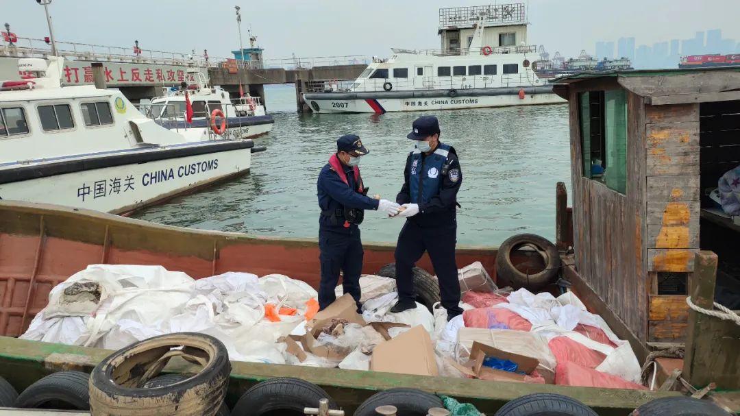 重約5噸！廣州海關查獲一批涉嫌走私的豬肚、牛百葉等凍品，部分已變質