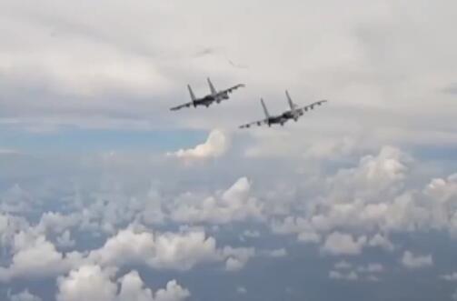 殲-16飛行員：在空中掛着彈就是一種威懾
